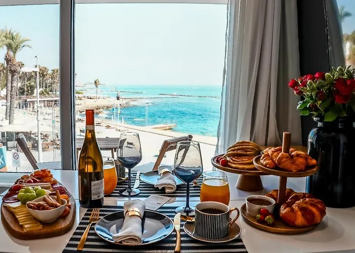 Cosea Living: Seaside Deluxe In Harbour 107b